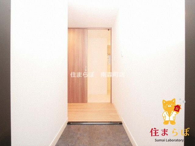 玄関　「気になったら、LINEで気軽に相談できますよ。」