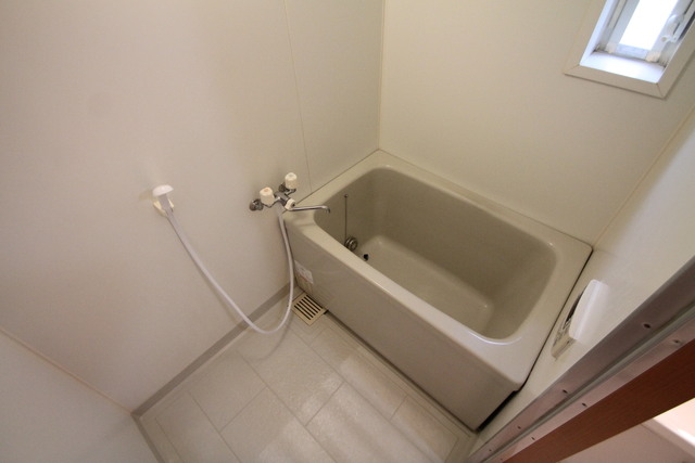 バス・シャワールーム　追い焚きバス付き！