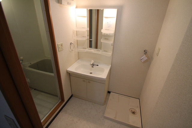 洗面設備　独立洗面台・室内洗濯機置き場あり！