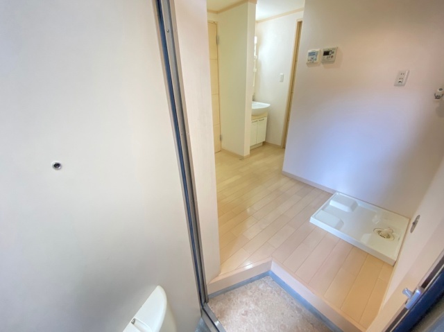 玄関　洗濯機置場