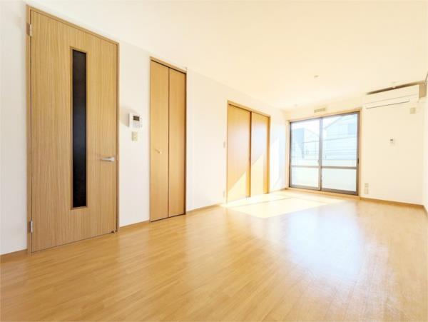 居室・リビング　反転写真