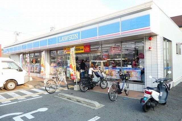 コンビニ　ローソン柏原石川町店（コンビニ）まで130m