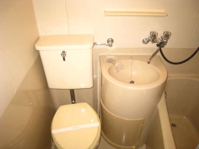 バス・シャワールーム　同物件別号室のものです。