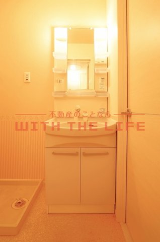 洗面設備　独立洗面台、朝の身支度には欠かせません