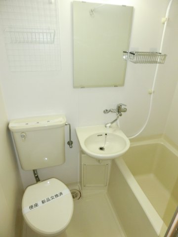 バス・シャワールーム　清潔感のあるバスルーム。