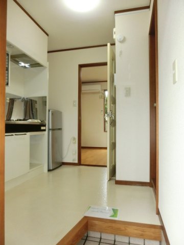 玄関　玄関入るとこんな感じ。