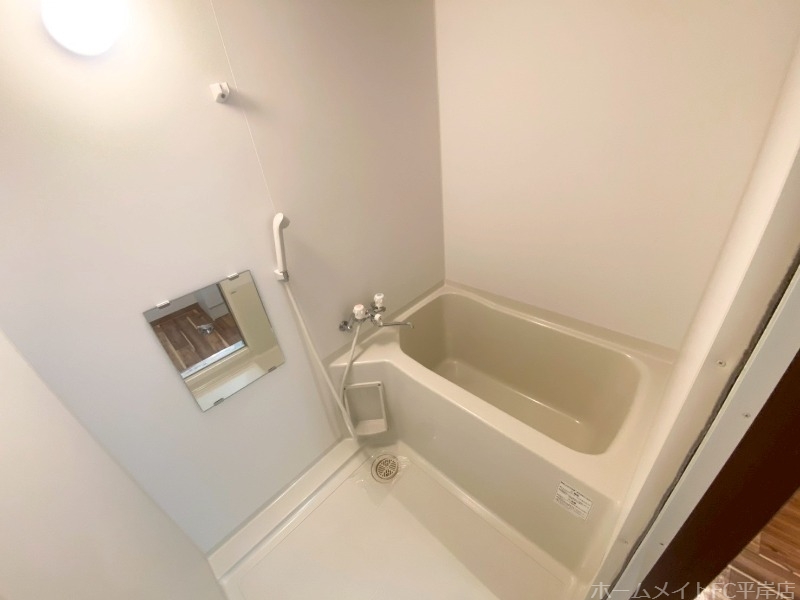 バス・シャワールーム　２０３号室の写真です。