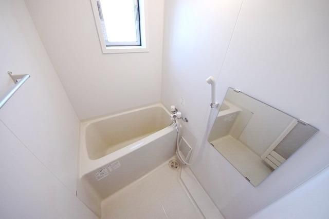 バス・シャワールーム　★窓付きお風呂★