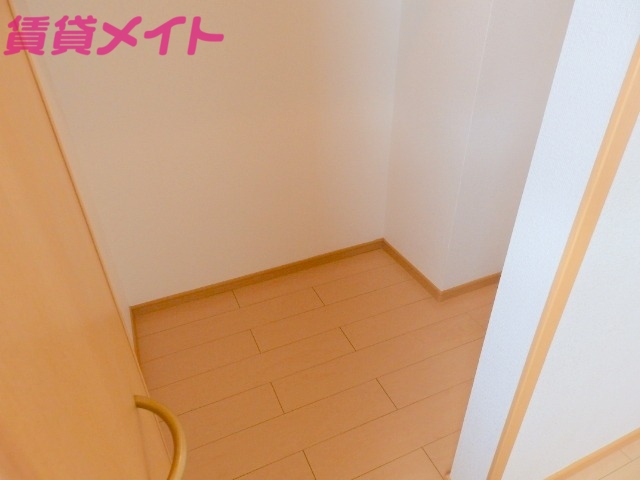 収納　同物件別室反転タイプ画像