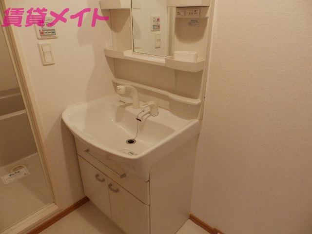 洗面設備　同物件別室反転タイプ画像