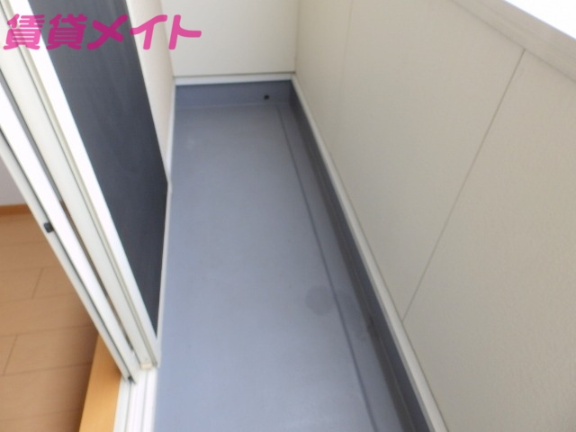 バルコニー　同物件別室反転タイプ画像