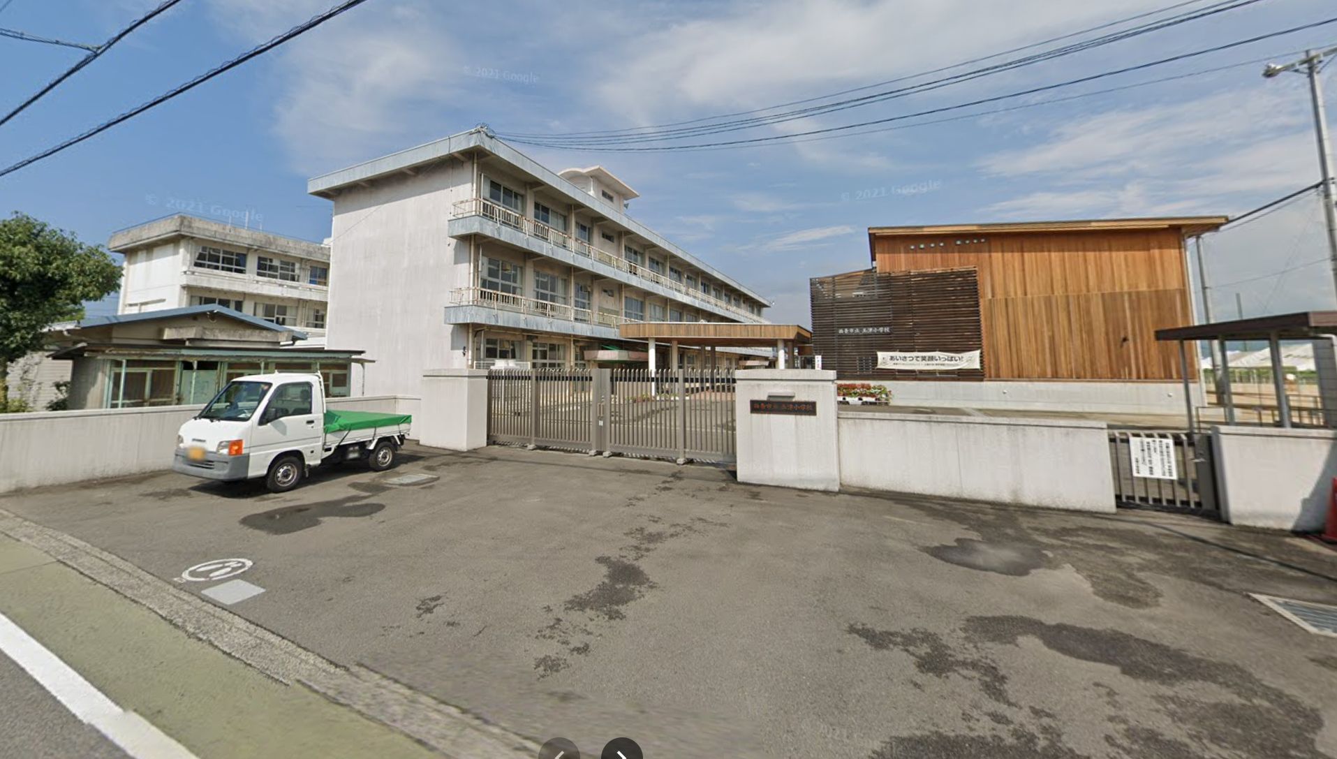 小学校　西条市立玉津小学校（小学校）まで2037m