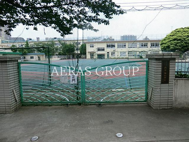 小学校　豊島区立西巣鴨小学校（小学校）まで184m