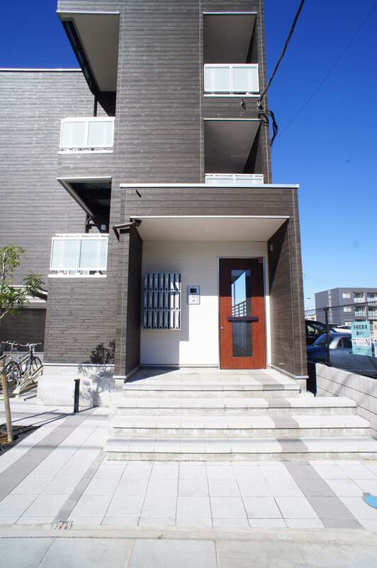 エントランス　落ち着いたエントランスです