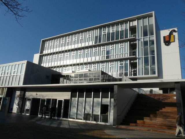 図書館　府中市立中央図書館（図書館）まで843m