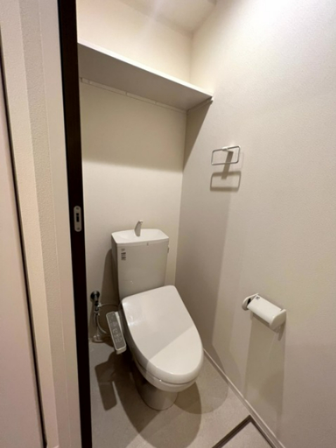 トイレ　温水洗浄便座付きトイレ