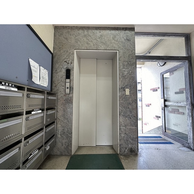 ロビー　エレベーター