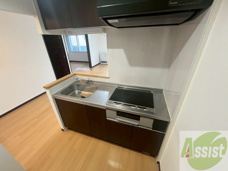 キッチン　ＩＨクッキングヒーターです！お手入れも楽々ですね。