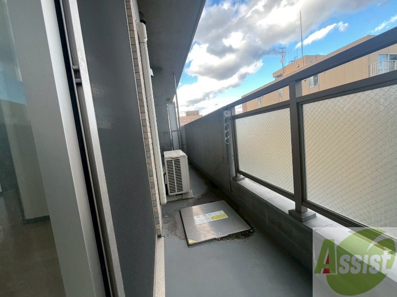 バルコニー　バルコニーです。洗濯物を干すもよし、一息つくもよしですね