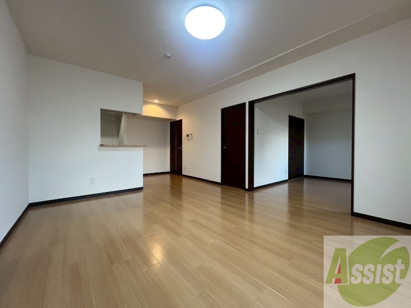 居室・リビング　広くてきれいなリビングです！快適に過ごせそうですね。