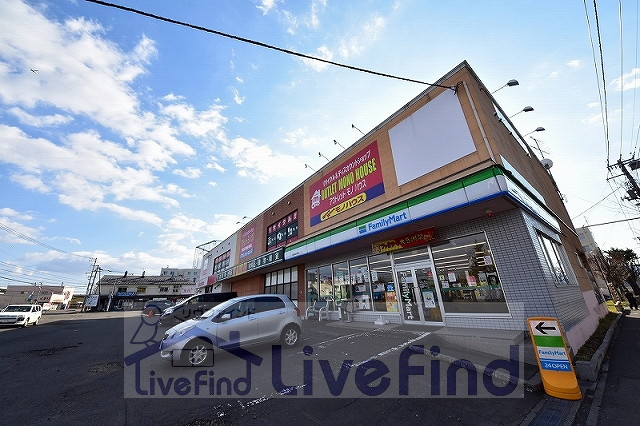コンビニ　ファミリーマート札幌西岡3条店（コンビニ）まで521m