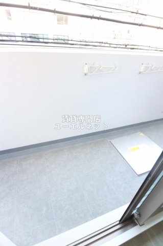 バルコニー　バルコニー付きで採光＆風通し良好！