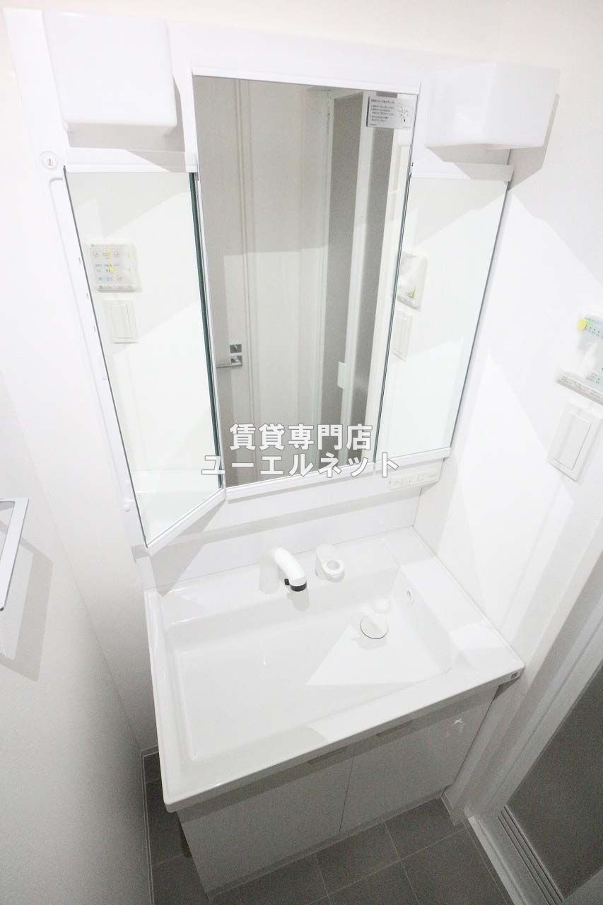 洗面設備　清潔感ある独立洗面台で毎日気持ちよく♪