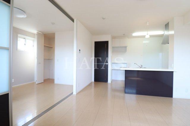 居室・リビング　同物件別部屋です。