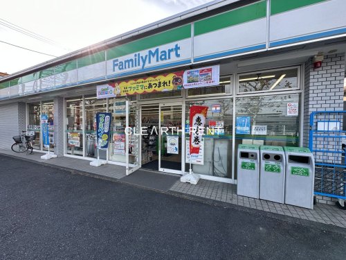 コンビニ　ファミリーマート ベイサイド新山下店（コンビニ）まで202m