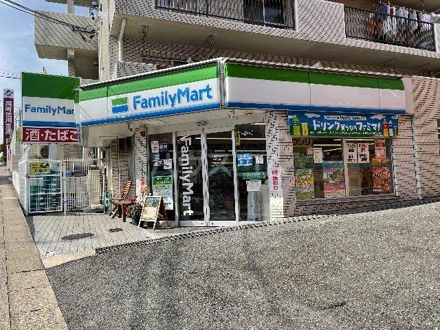 コンビニ　ファミリーマート 一社駅北店（コンビニ）まで656m