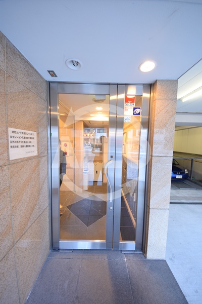 エントランス　SERENiTE-04　エントランス