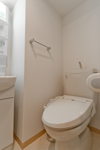 トイレ　※写真は同タイプ住戸です。