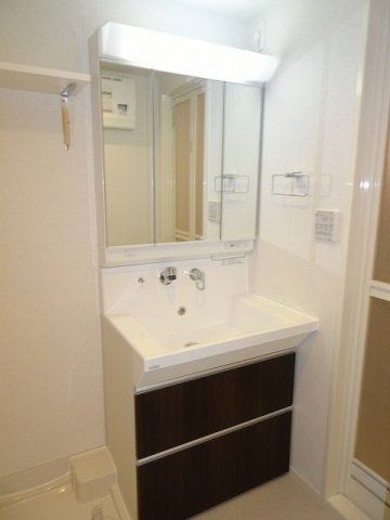 洗面設備　スペースが確保できる洗面所です