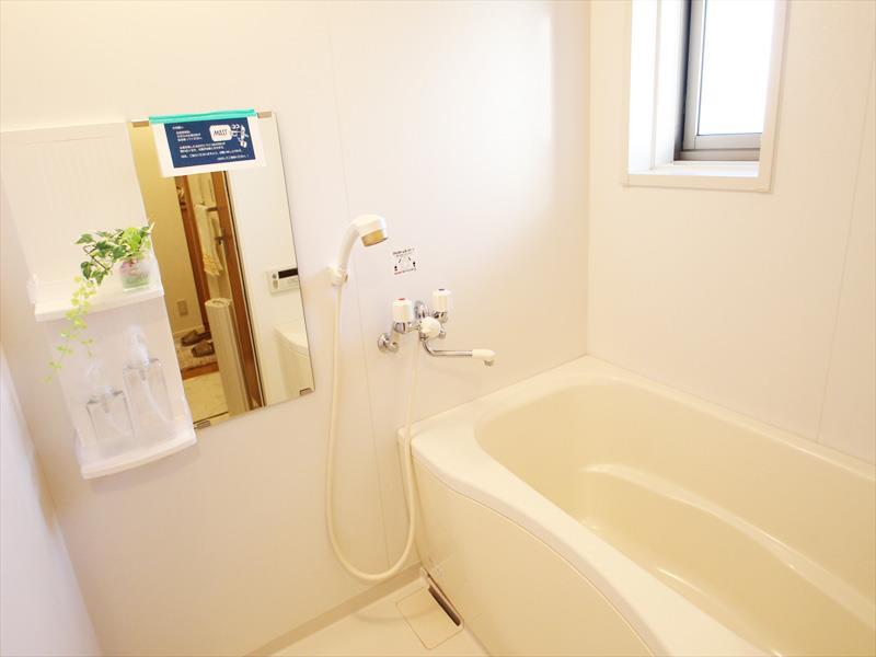 バス・シャワールーム　小窓もついているので換気もＯＫ☆