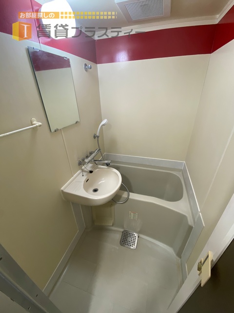 バス・シャワールーム　ゆったりくつろげるバスルームです。