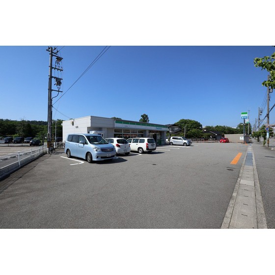 コンビニ　ファミリーマート富山五福店（コンビニ）まで900m