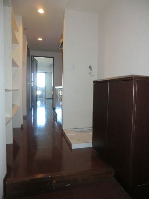 玄関　収納付玄関