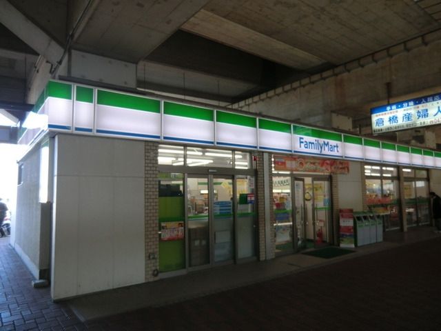 コンビニ　ファミリーマート（コンビニ）まで100m