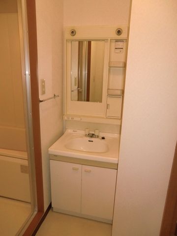 洗面設備　嬉しい独立洗面台完備