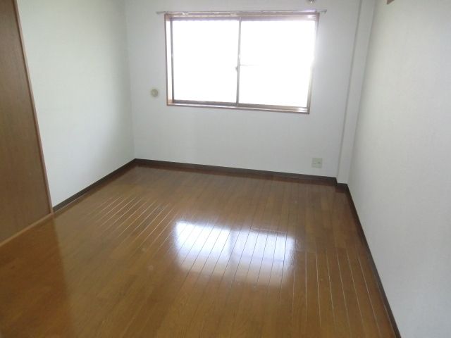 その他　明るい主寝室です