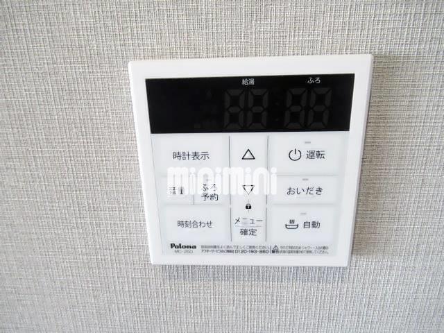 バス・シャワールーム　追い焚き給湯パネルです温度調節ができます