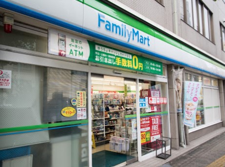 コンビニ　ファミリーマート入谷二丁目店（コンビニ）まで165m