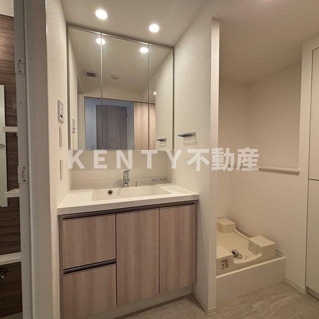 洗面設備　ゆったりとスペースのある洗面所