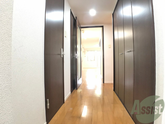 玄関　玄関から見たお部屋です。奥行で広さ伝わりますでしょうか