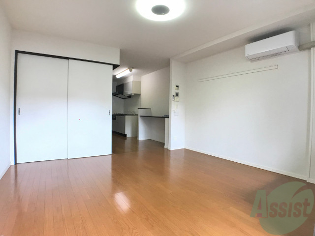 居室・リビング　広々としたリビングです。レイアウト楽しみですね。