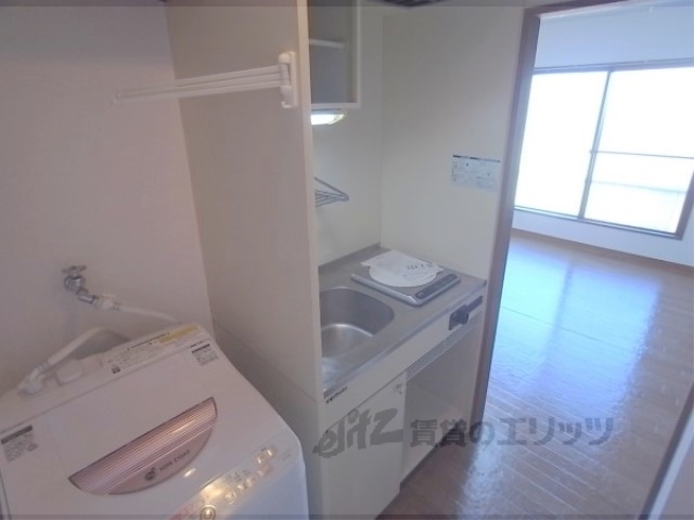 キッチン　一人暮らしには程よい広さです。