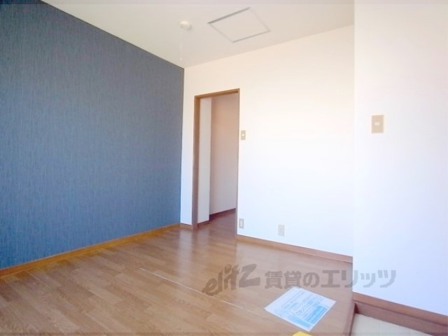 居室・リビング　きれいなフローリングのお部屋です。