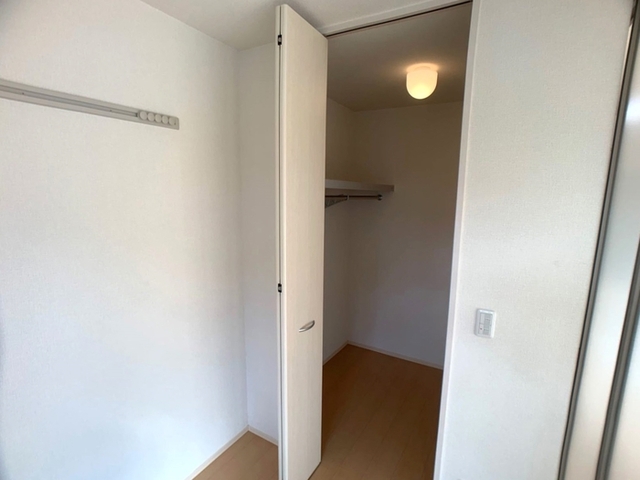 収納　ウォークインクローゼット