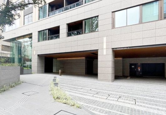 エントランス　建物の内部です