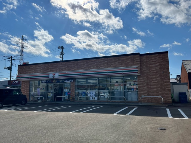 コンビニ　セブンイレブン 上越安江店（コンビニ）まで653m